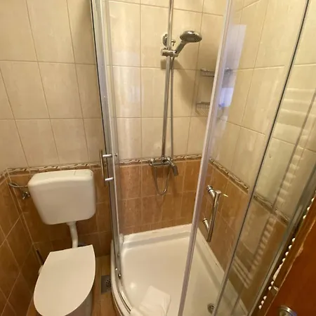 Pensión Lav 3*