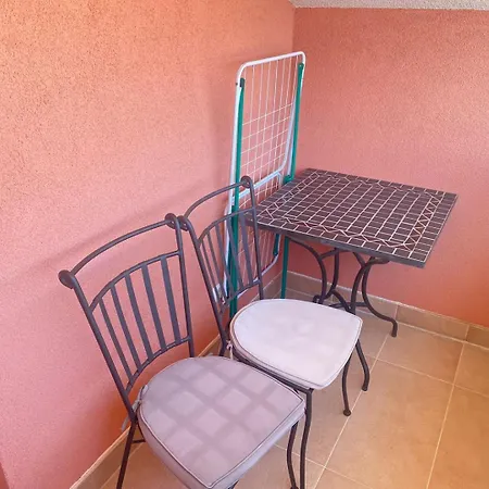 Lav Pensión 3*