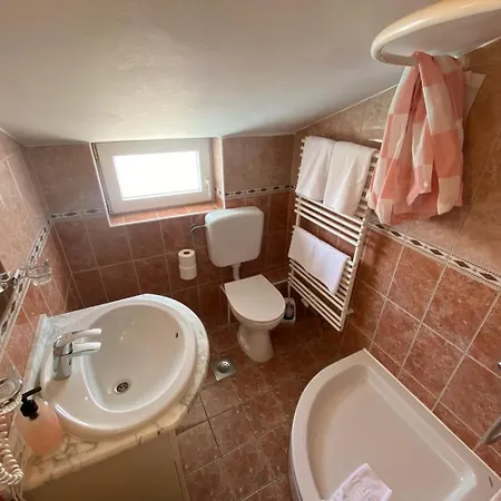 Gasthuis Lav 3*